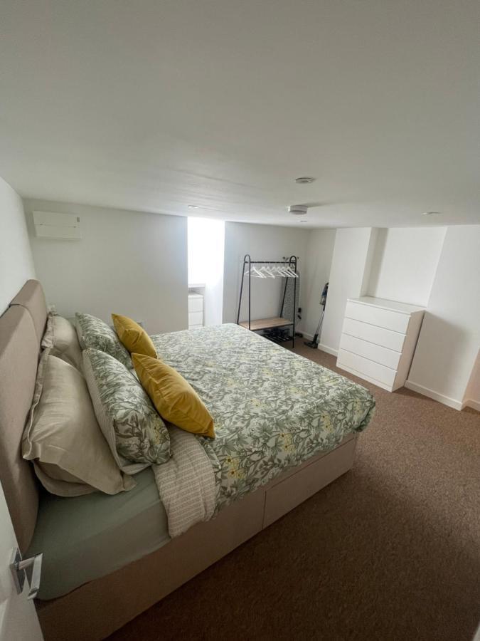 Quaint Central Basement Apartment Hereford Exterior foto